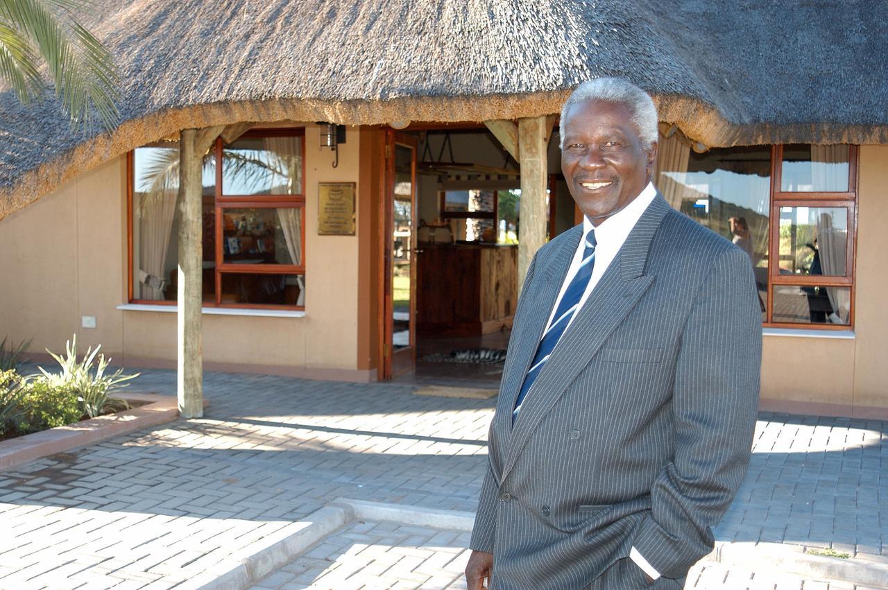 Frans Indongo Lodge 奥奇瓦龙戈 外观 照片